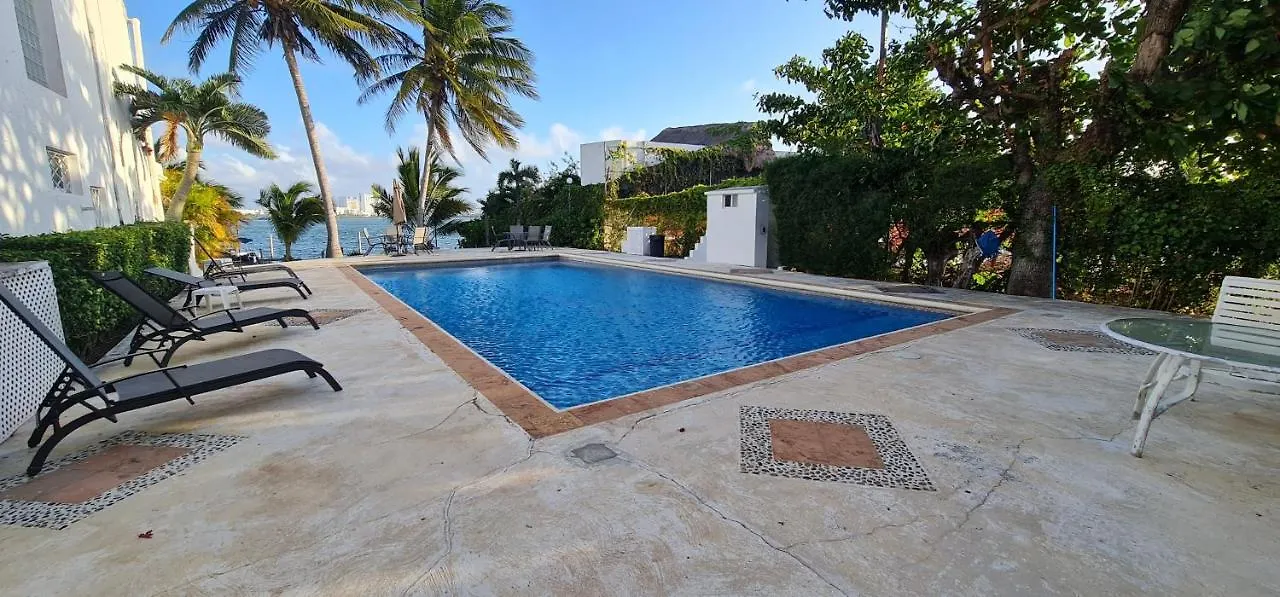 Villa Chloe. Modern 4 Rooms House With Pool Cancun