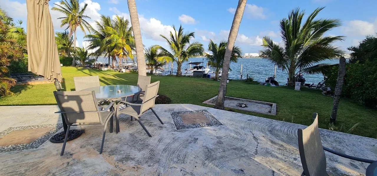 Villa Chloe. Modern 4 Rooms House With Pool Cancun