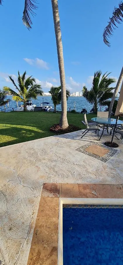 Villa Chloe. Modern 4 Rooms House With Pool Cancun