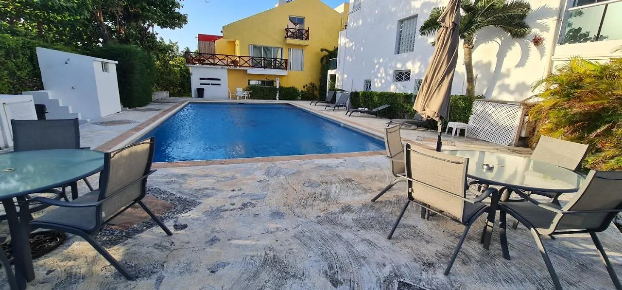 Villa Chloe. Modern 4 Rooms House With Pool Cancun Mexico
