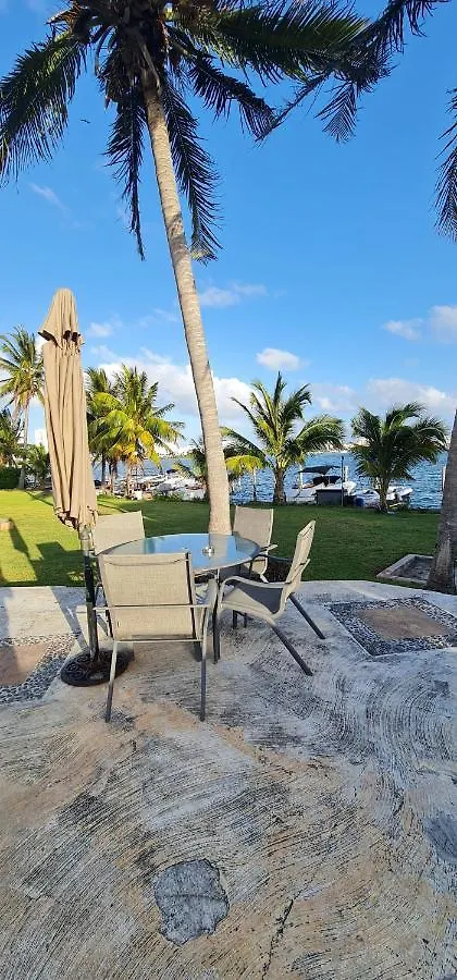 Villa Chloe. Modern 4 Rooms House With Pool Cancun Mexico