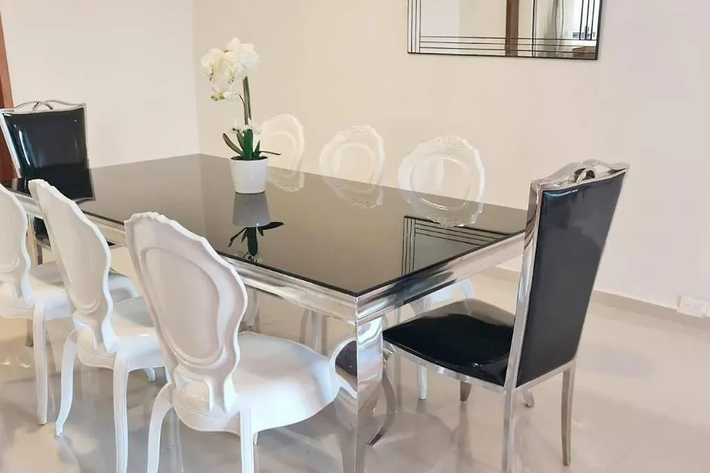 Villa Chloe. Modern 4 Rooms House With Pool Κανκούν