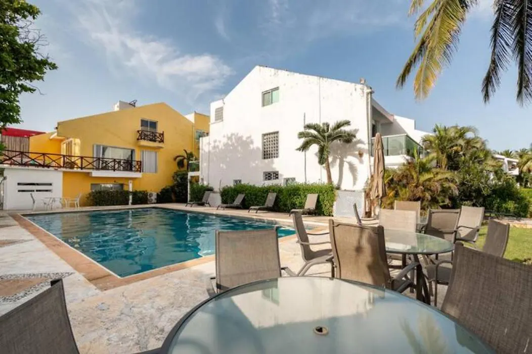 Villa Chloe. Modern 4 Rooms House With Pool Κανκούν
